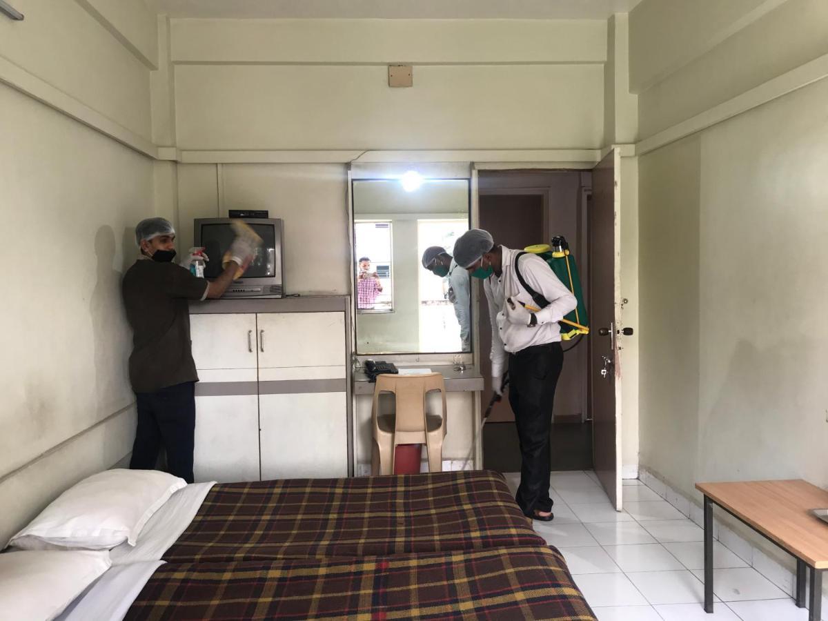 Maurya Residency Hotel Пюн Екстериор снимка