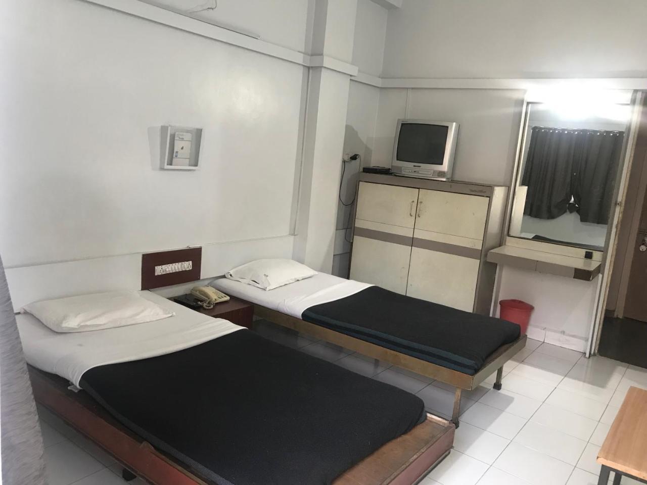 Maurya Residency Hotel Пюн Екстериор снимка