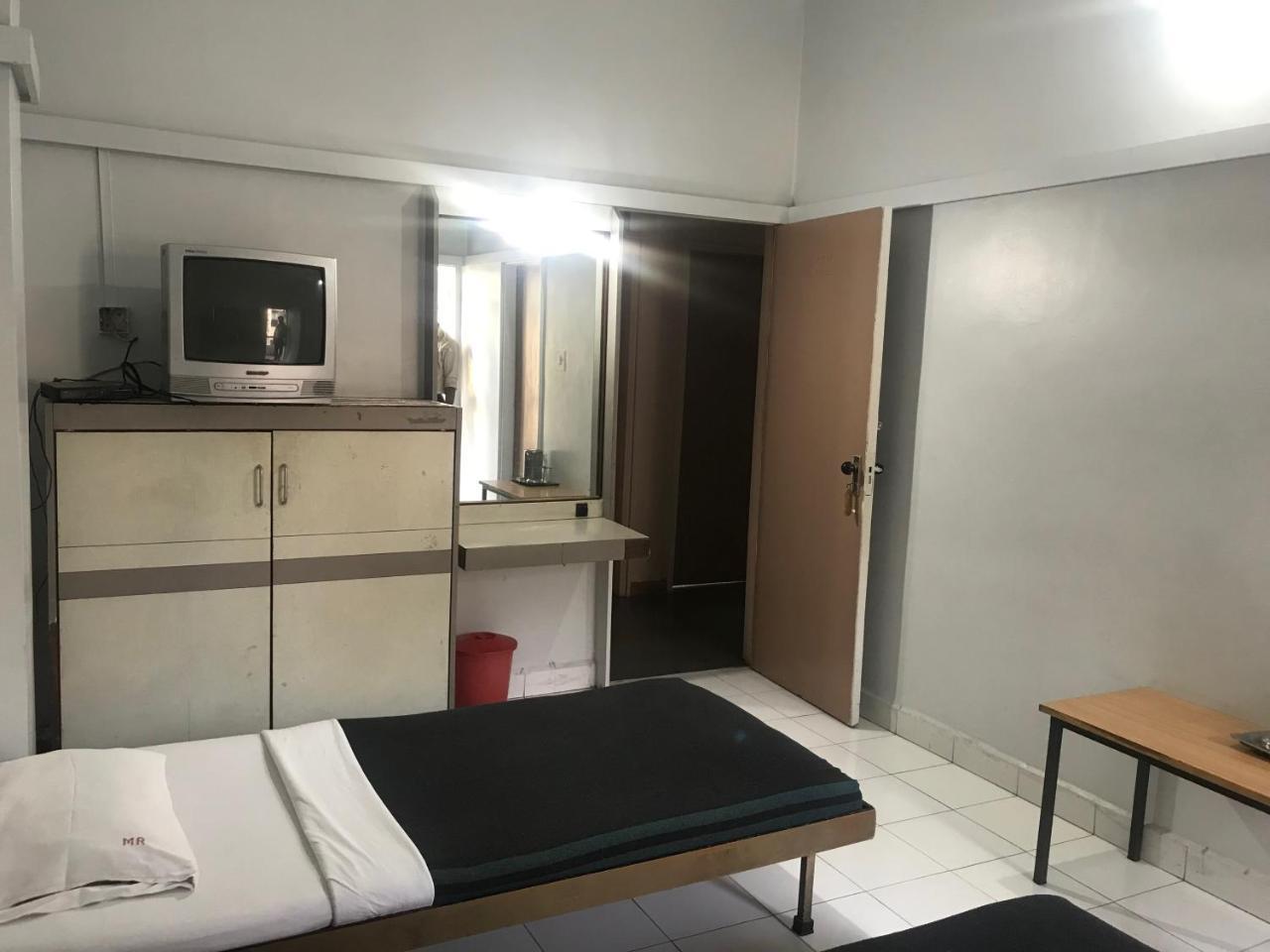 Maurya Residency Hotel Пюн Екстериор снимка
