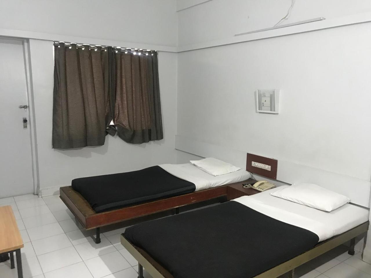 Maurya Residency Hotel Пюн Екстериор снимка